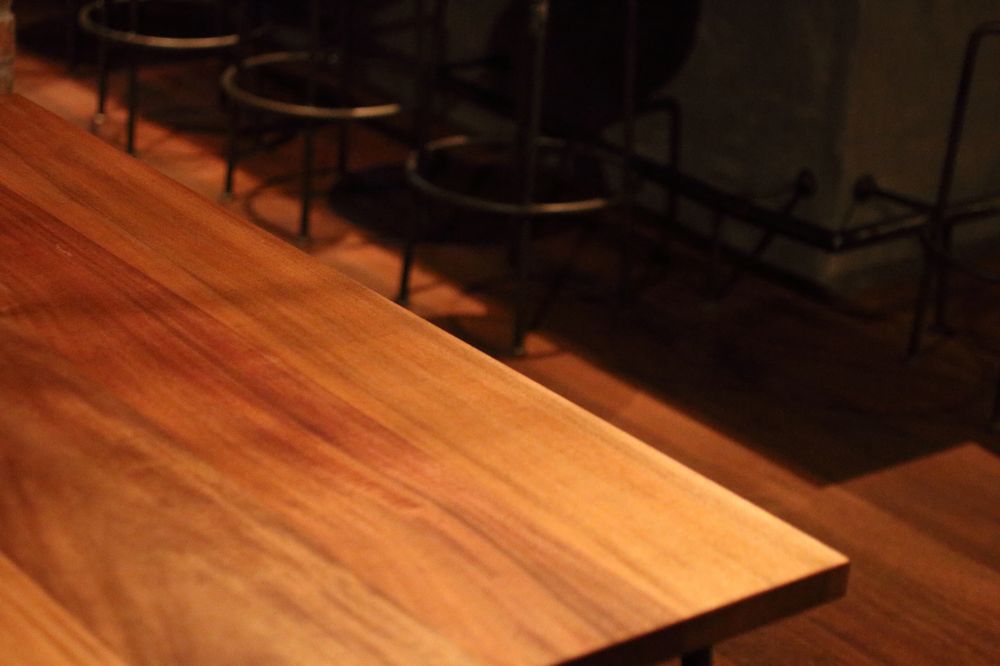 心斎橋 ライブ 防音 音楽 製作 鉄 アイアン 椅子 テーブル 無垢 カウンター アピトン